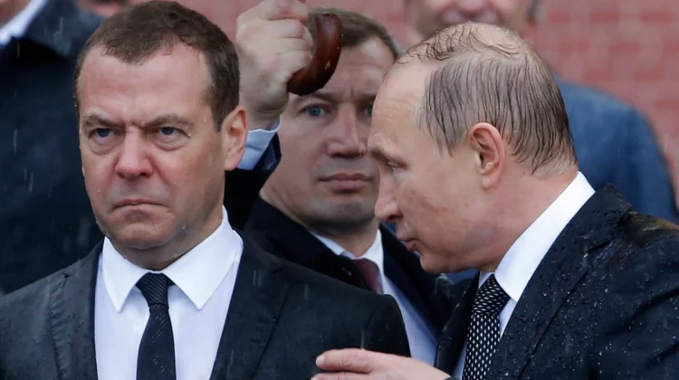 E bolnav sau se preface? Medvedev amenință cu al treilea război mondial dacă Ucraina se alătură NATO