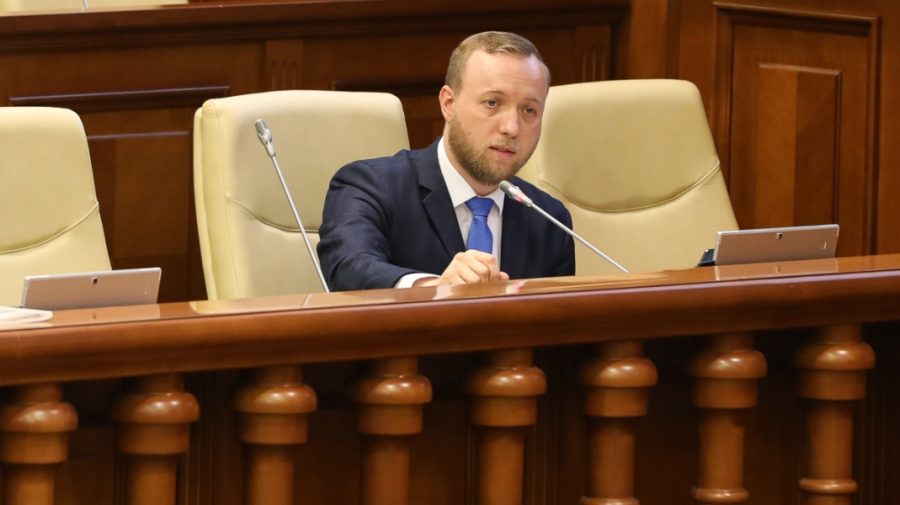 De la CEC, la SIS. Parlamentul a luat act de demisia lui Alexandru Musteața