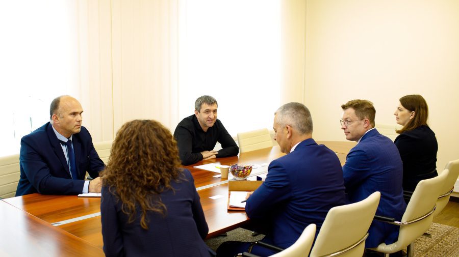 Delegație NATO, la Chișinău. Oficialii au dat asigurări că vor continua implementarea programelor inițiate