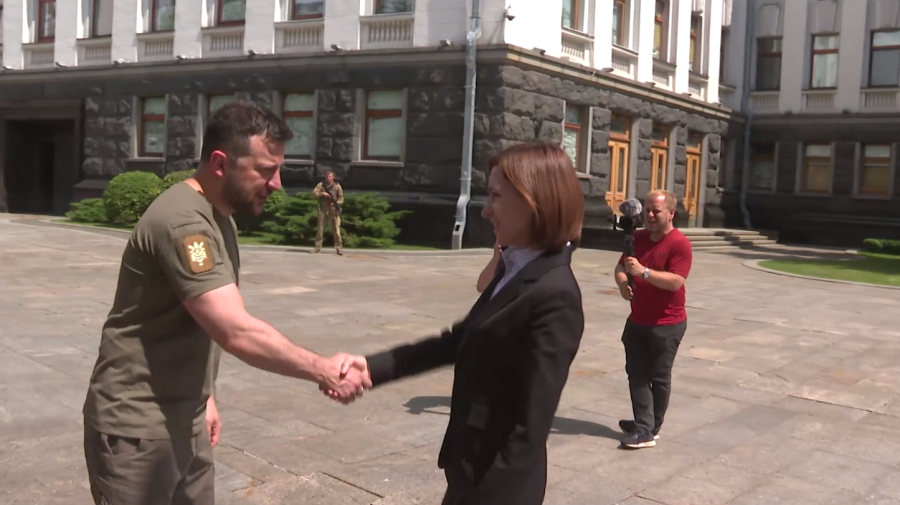 VIDEO Zelenski s-a întâlnit cu Sandu. S-au salutat în engleză, și-au strâns mâinile și au discutat despre solidaritate