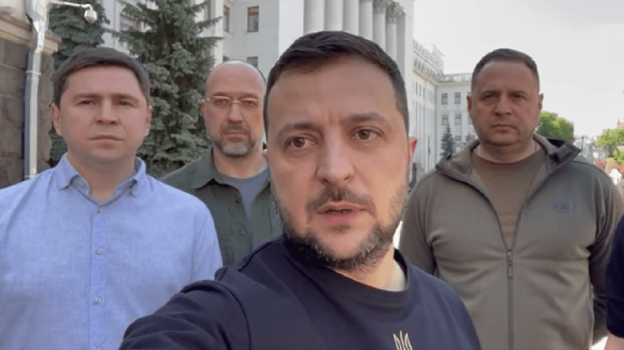 VIDEO Același mesaj la o distanță de 100 de zile. Zelenski face prezența în fața Președinției de la Kiev