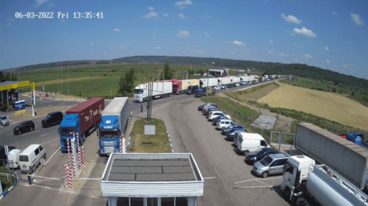 O cădere a soft-ului vamal din România ar sta la baza formării cozilor de camioane de 7-8 km la vămile din Moldova