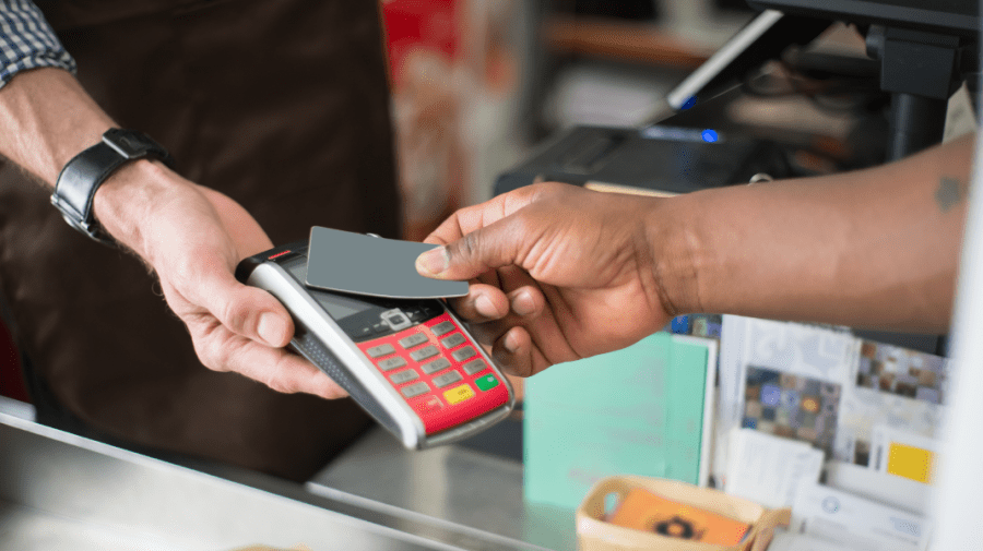 Agenții economici vor fi scutiți de facturi fiscale când vor face cumpărături cu cardul bancar