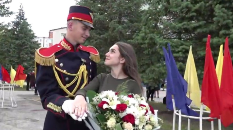 Moment emoționant la ceremonia de aniversare a Companiei Garda de Onoare: Un soldat și-a cerut iubita în căsătorie