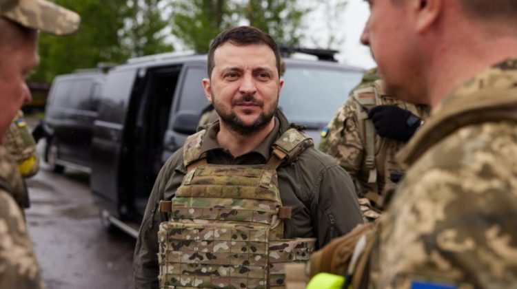 Zelenski a vizitat soldații de pe frontul din regiunea Lugansk și le-a oferit premii de stat