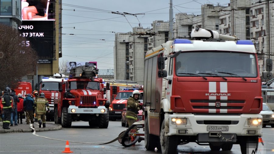 VIDEO Incendiu devastator la Moscova. Zeci de persoane sunt blocate în clădire, iar 180 de pompieri luptă cu flăcările