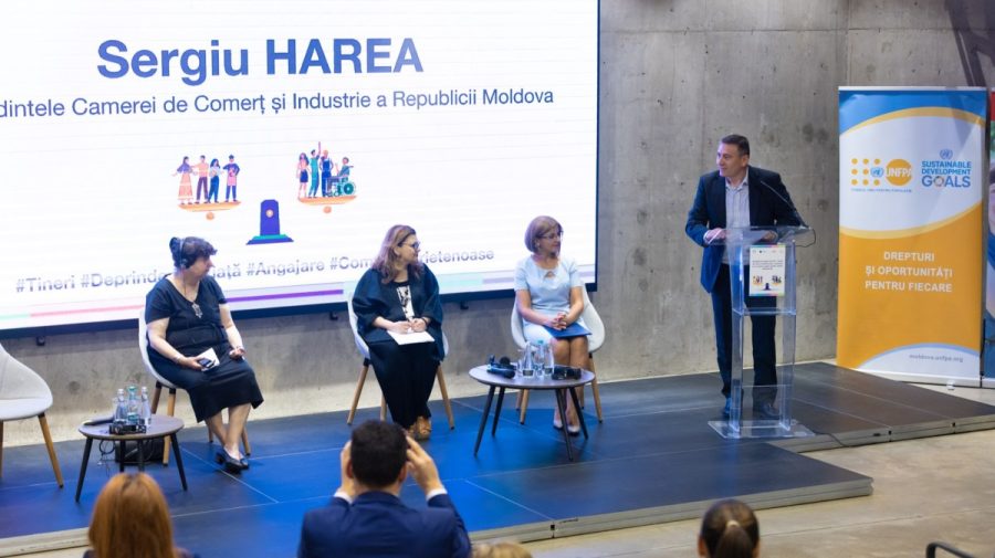 FOTO Nouă companii din Moldova vor dezvolta medii prietenoase tinerilor la locul de muncă