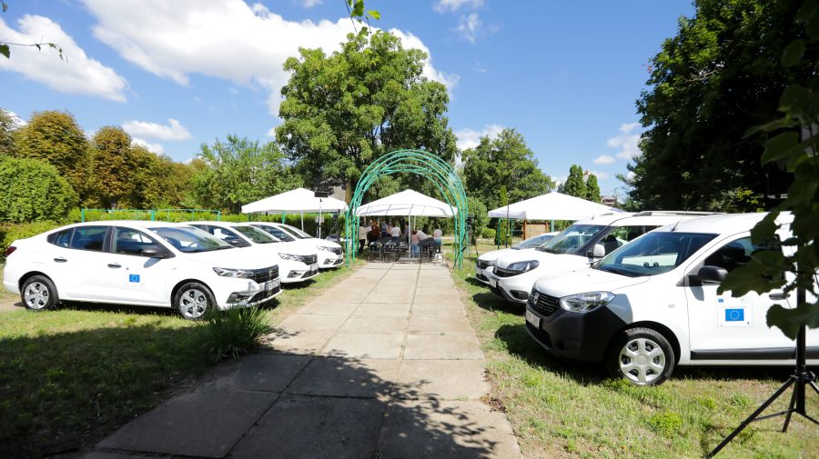FOTO Mașini noi pentru șase servicii sociale din Moldova. Banii, oferiți de UE și Fundația Soros