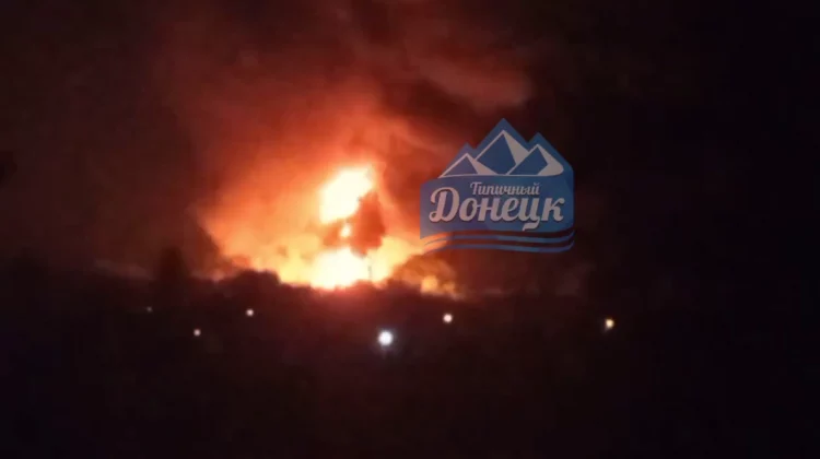 VIDEO Dezastrul creat de război: Flăcări uriașe în Donețk, după o serie de explozii