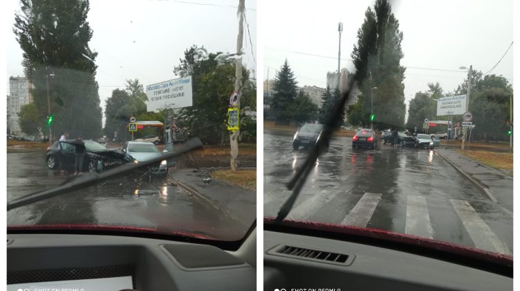 FOTO Ploaia dă bătăi de cap șoferilor! Două mașini au fost avariate grav în sectorul Rîșcani
