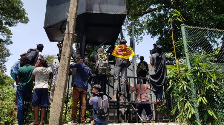 FOTO, VIDEO Sri Lanka lovită de un nou val de proteste. Guvernul a declarat stare de urgență