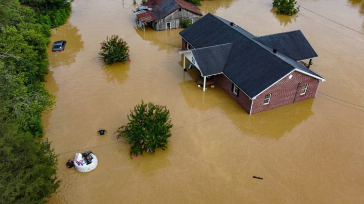 FOTO, VIDEO Imagini apocaliptice din SUA: Statul Kentucky a fost cuprins de ape