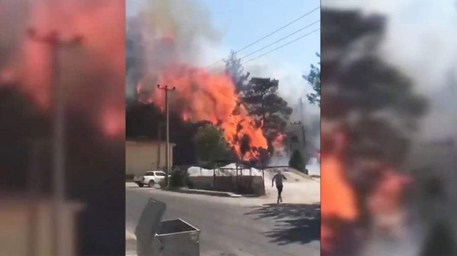 VIDEO Pompierii din Turcia luptă cu incendiile de vegetaţie. Flăcările s-au extins spre un hotel din zonă