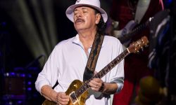 VIDEO Chitaristul Carlos Santana s-a prăbușit pe o scenă din Detroit. Motivul