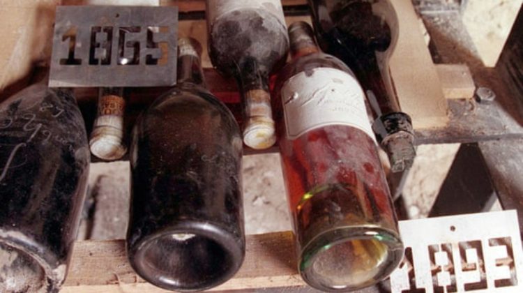 Hoți cu gusturi rafinate! Un cuplu din Spania a furat sticle de vin în valoare de peste un milion de euro