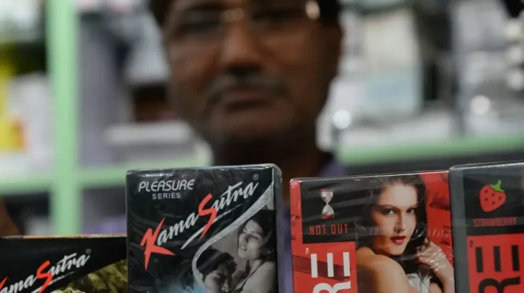18+ Dispar prezervative din India cu cutiile! Tinerii sunt dependenți de o tendință stranie și toxică. Le pun la fiert!