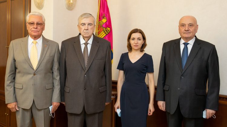 FOTO Doar Voronin și Dodon au lipsit. Maia Sandu i-a adus la Președinție pe trei ex-președinți. Motivul?