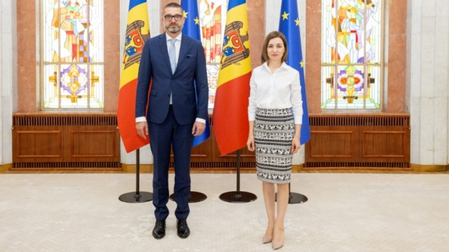 Diplomat cu acte în regulă! Noul ambasador român a adus la Președinție scrisorile de acreditare. Ce i-a urat Sandu?