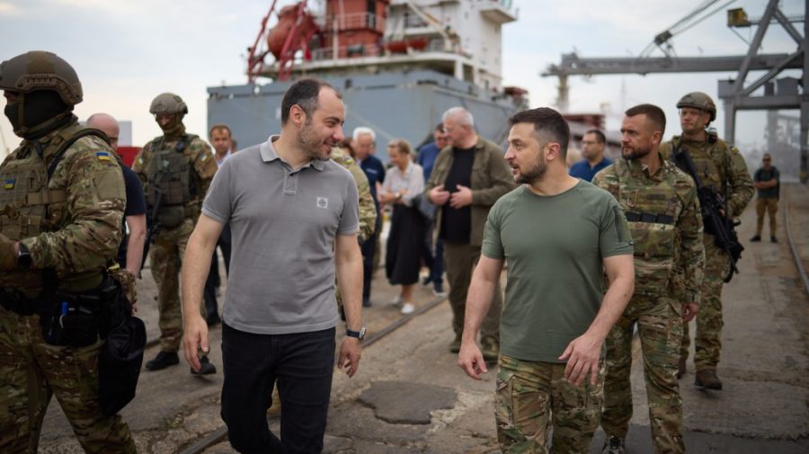FOTO Zelenski a părăsit „buncărul”. A mers la Odesa să inspecteze cele 17 nave cu grâne ce așteaptă să plece la export