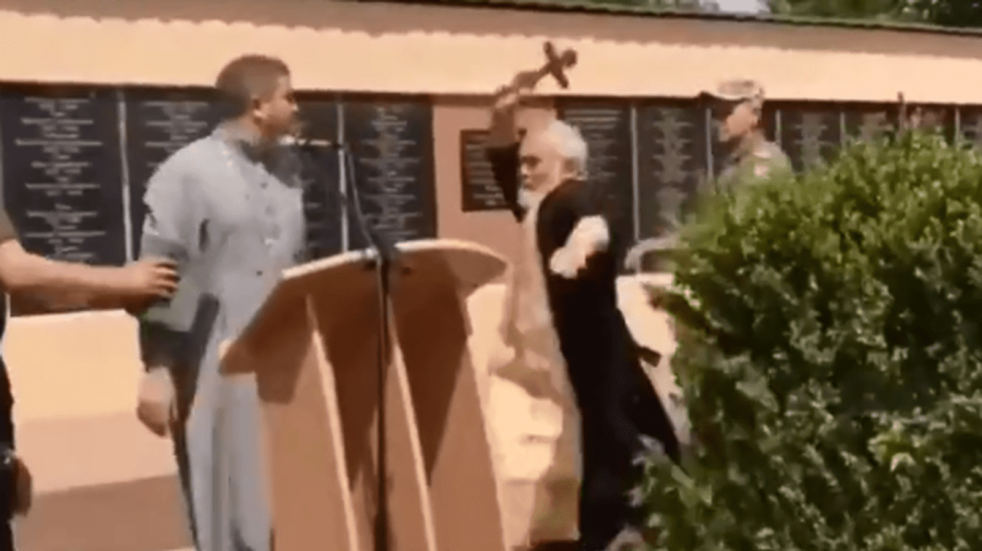 VIDEO Scandal cu iz bisericesc la Vinița! Un preot a primit o cruce în cap de la colegul său