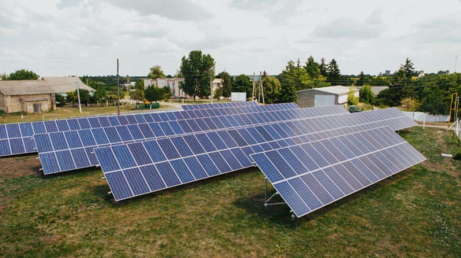 Mai ușor de conecta la energia regenerabilă. Mai multe proceduri birocratice, eliminate din legislație