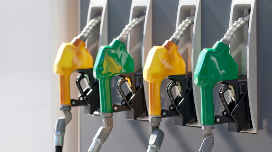 Săptămâna începe cu ieftinirea carburanților: Cât vor costa, mâine, benzina și motorina