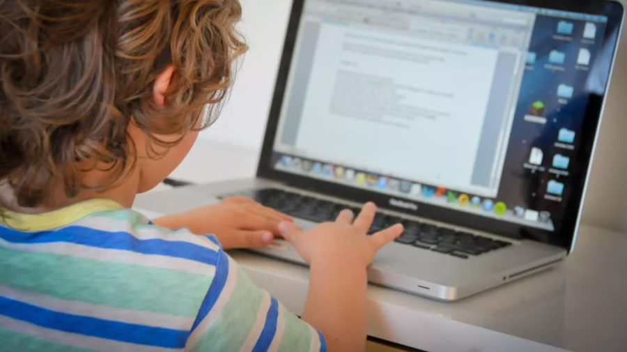 Sfaturi pentru părinți! Cum menținem copiii în siguranță online