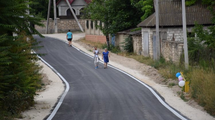 Echipa Partidului „ȘOR” din raionul Orhei continuă să renoveze drumurile din sate