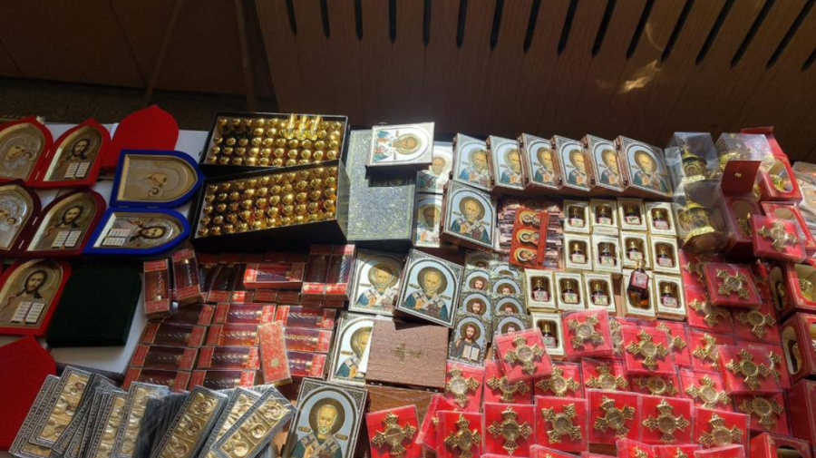 FOTO Contrabandă cu obiecte bisericești! Cine a încercat să introducă ilegal în Moldova icoane