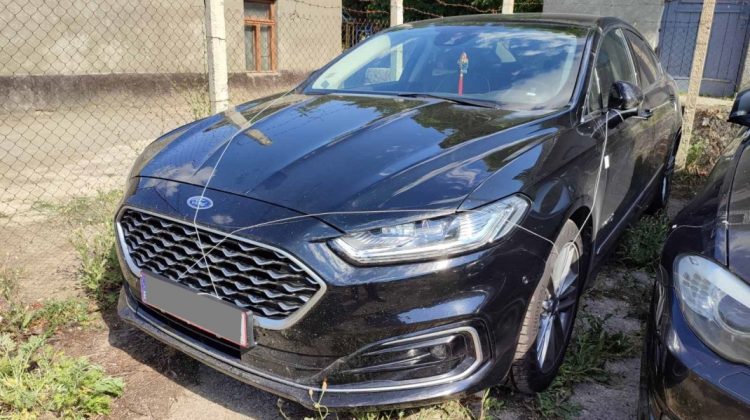 Cazul unui moldovean care și-a cumpărat un Ford Mondeo peste hotare și nu l-a putut „băga” în țară