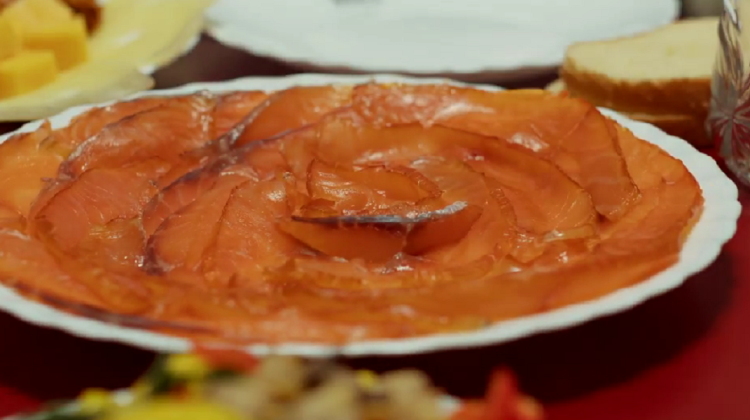 VIDEO ”Cu pește roșu pe masă” ministerul Muncii luptă cu salariile în plic