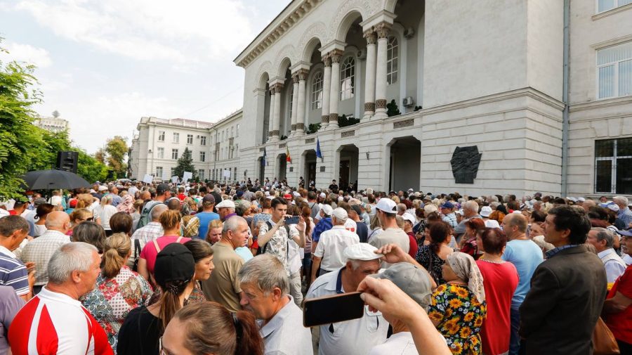 Un nou protest în fața Procuraturii Generale. Partidul ȘOR: Mii de oameni au cerut eliberarea deputatei Marina Tauber