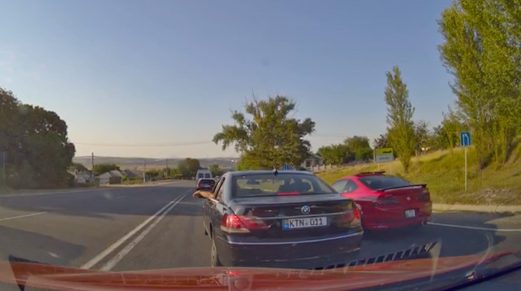 VIDEO Lecţie în trafic!? Situația bizară care a avut loc la intrarea în orașul Orhei