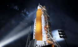 Fisuri și probleme la motoare: NASA înlătură defecțiuni tehnice cu o oră înainte de lansarea misiunii spre Lună