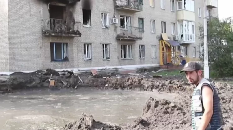 VIDEO Un crater de dimensiunea unui lac s-a format în centrul orașului Sloviansk după un atac cu rachete