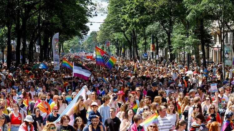 Serbia anulează EuroPride 2022, manifestarea comunității LGBTQ. Biserica Ortodoxă îi blesteamă pe activişti