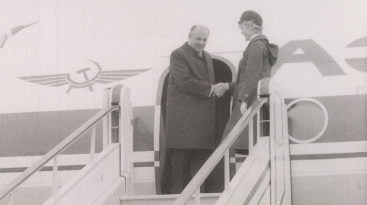 GALERIE FOTO de la vizita lui Gorbaciov în Moldova sovietică. Cum a fost întâlnit ex-liderul URSS?