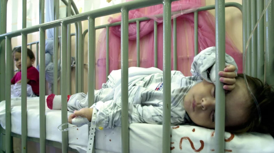 Până la 200.000 de copii mor în fiecare an din cauza infecției cu rotavirus. Rezerva de vaccin, pe cale să se epuizeze 