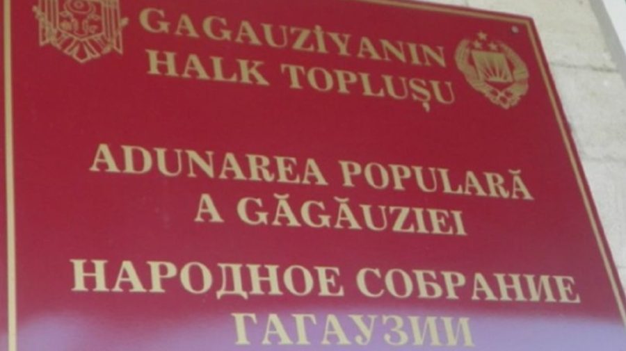 VIDEO Li s-a închis ușa în nas. Mai mulți locuitori din Găgăuzia nu au avut acces în sala Adunării Populare. Motivul?