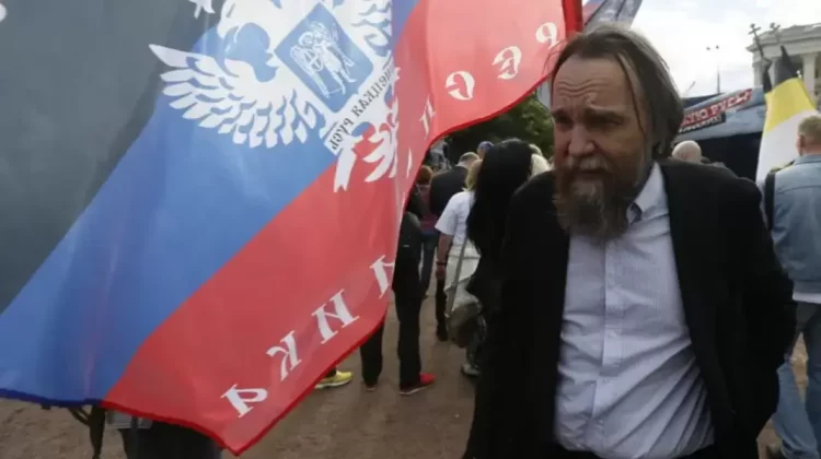VIDEO Fiica ideologului lui Putin a sărit în aer! Jeepul condus a explodat în mișcare. Tatăl ei renunțase să urce în el