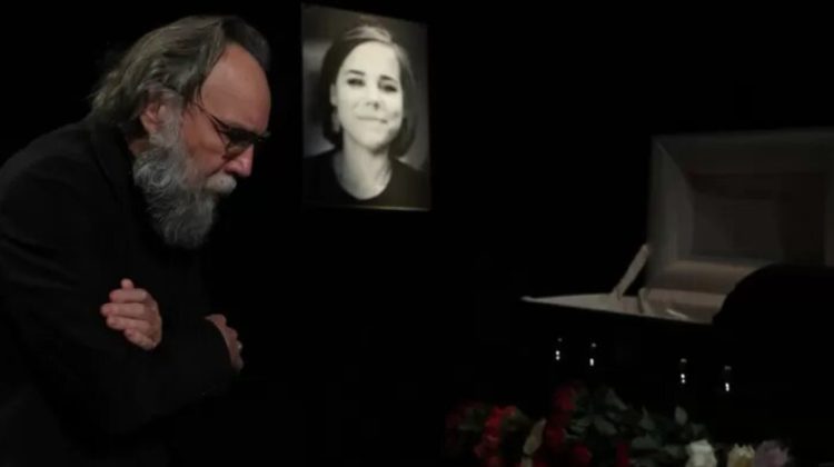 VIDEO Discursul printre lacrimi a lui Dughin la înmormântarea fiicei: „Primele cuvinte erau Rusia, imperiul nostru”