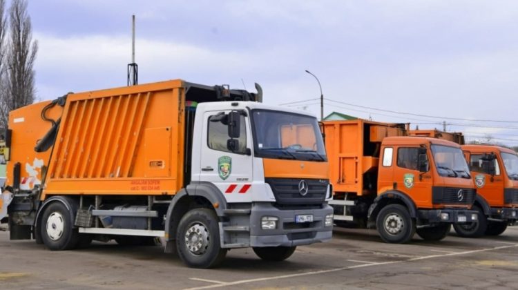 Problema deșeurilor din Capitală: Regia „Autosalubritate” va achiziționa opt autocamioane de mare capacitate
