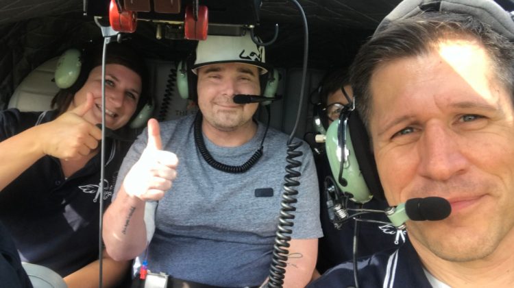 FOTO I-au îndeplinit ultima dorință: Un bolnav în stadiu terminal a pilotat un elicopter, în Austria