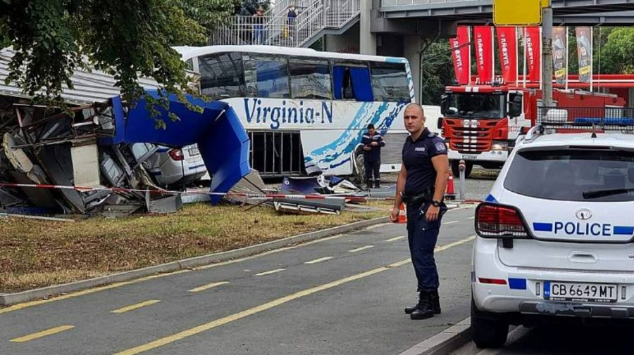 Accident cumplit în Bulgaria: Doi polițiști și-au pierdut viața, sub roțile unui autobuz cu migranți
