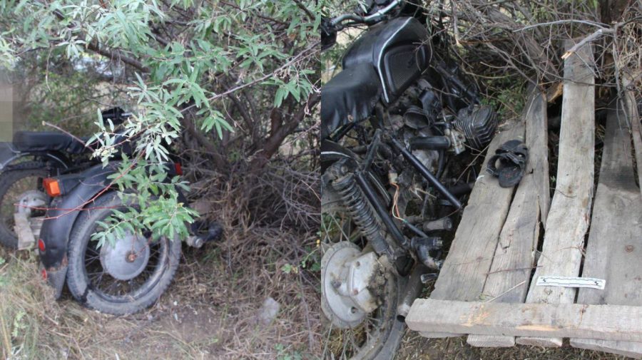 FOTO Și-a lăsat amicul decedat pe marginea drumului. Oamenii legii investighează cum a murit un motociclist