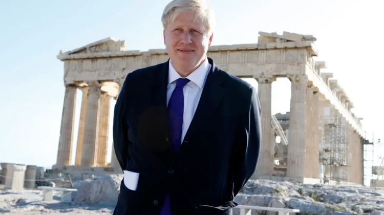 VIDEO Boris Johnson petrece în stânga și-n dreapta. A fost surprins în Grecia. Este a doua vacanță de când a demisionat