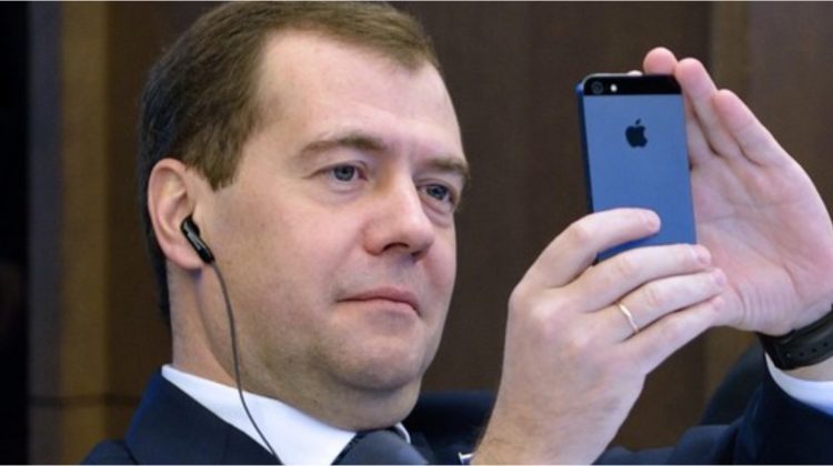 FOTO Vorba multă, conturi sparte? Pe pagina lui Medvedev a apărut un mesaj despre ocuparea Kazahstanului. Cum explică?