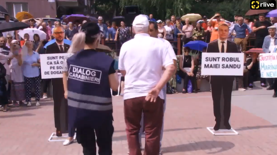 VIDEO La un pas de bătaie la protestul de la Judecătoria Ciocana: „Luați-l că o să rămână numai chepca”
