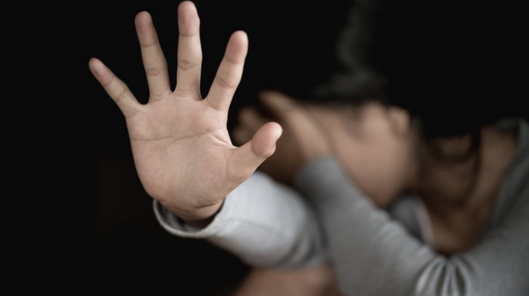 Momente de coșmar! Copilă de 11 ani, agresată sexual de tatăl vitreg, un polițist de 48 de ani