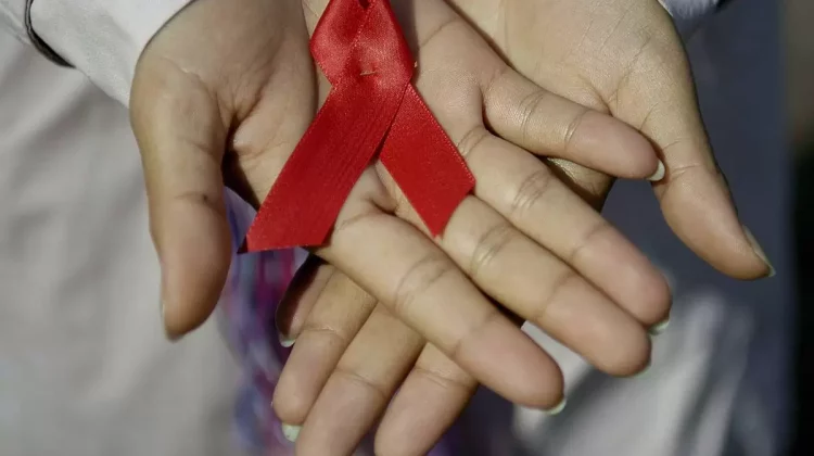 Infectarea cu HIV poate scurta speranța de viață a unui om cu aproximativ cinci ani